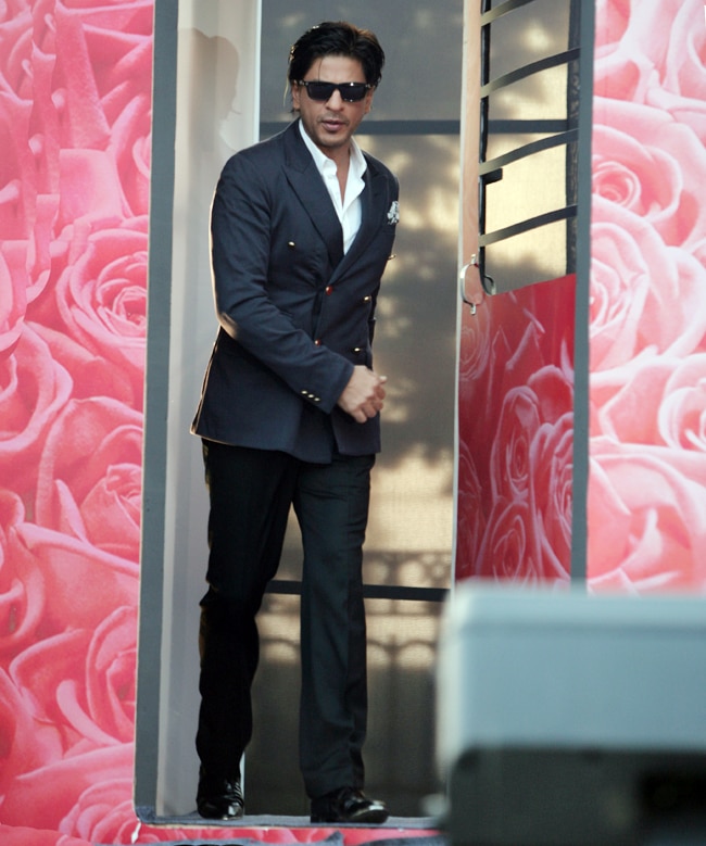 फैन्‍स के साथ किंग खान ने किया लुंगी डांस