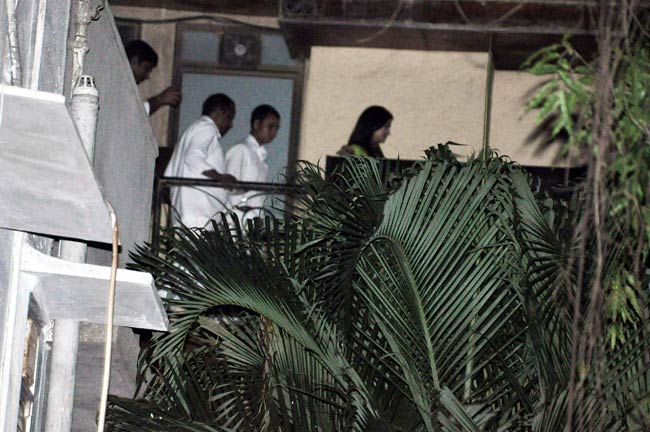 जरा सेलिब्रिटीज के करवा चौथ पर डालिये नजर...