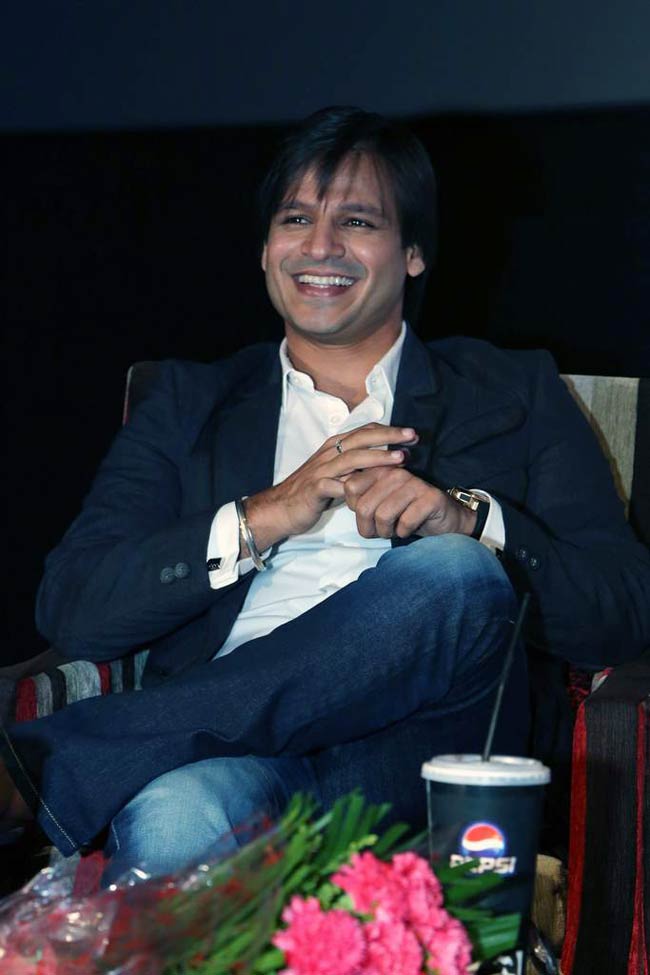 'कृष-3' का प्रमोशन करने टीम के साथ दिल्‍ली पहुंचे सुपरहीरो