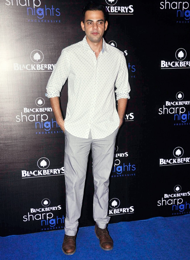 'ब्लैकबेरी' के लिए कलरफुल हुए अभय, आदित्य और सिद्धार्थ