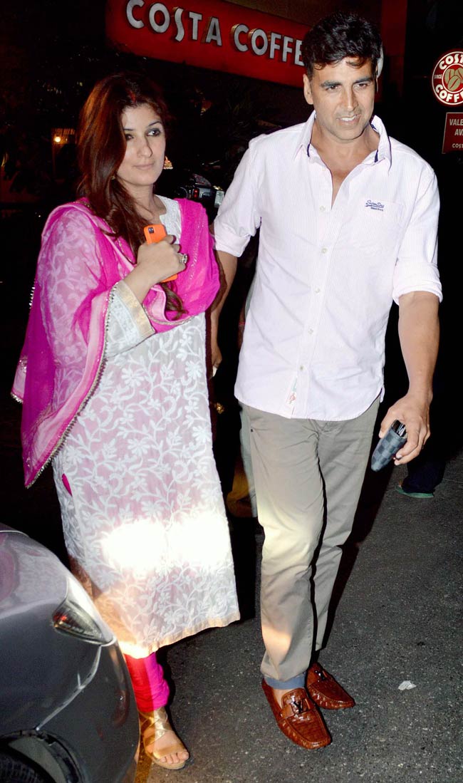 जरा सेलिब्रिटीज के करवा चौथ पर डालिये नजर...