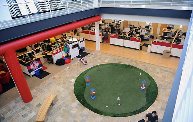 PHOTO: देखें, यूट्यूब के दफ्तर का नजारा