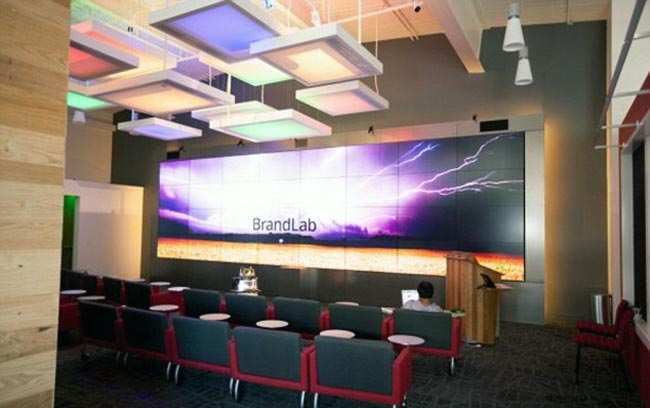 PHOTO: देखें, यूट्यूब के दफ्तर का नजारा