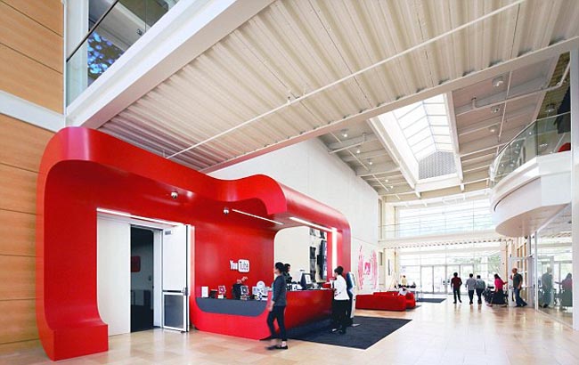 PHOTO: देखें, यूट्यूब के दफ्तर का नजारा