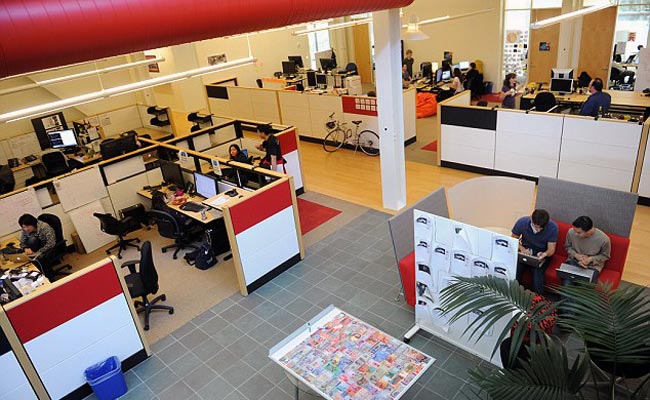 PHOTO: देखें, यूट्यूब के दफ्तर का नजारा