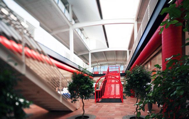 PHOTO: देखें, यूट्यूब के दफ्तर का नजारा