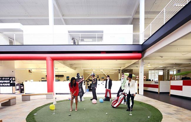 PHOTO: देखें, यूट्यूब के दफ्तर का नजारा