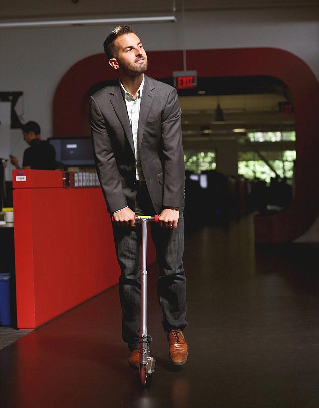 PHOTO: देखें, यूट्यूब के दफ्तर का नजारा