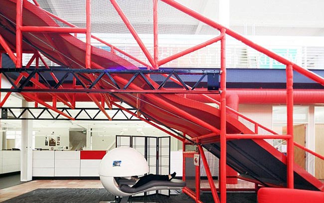 PHOTO: देखें, यूट्यूब के दफ्तर का नजारा