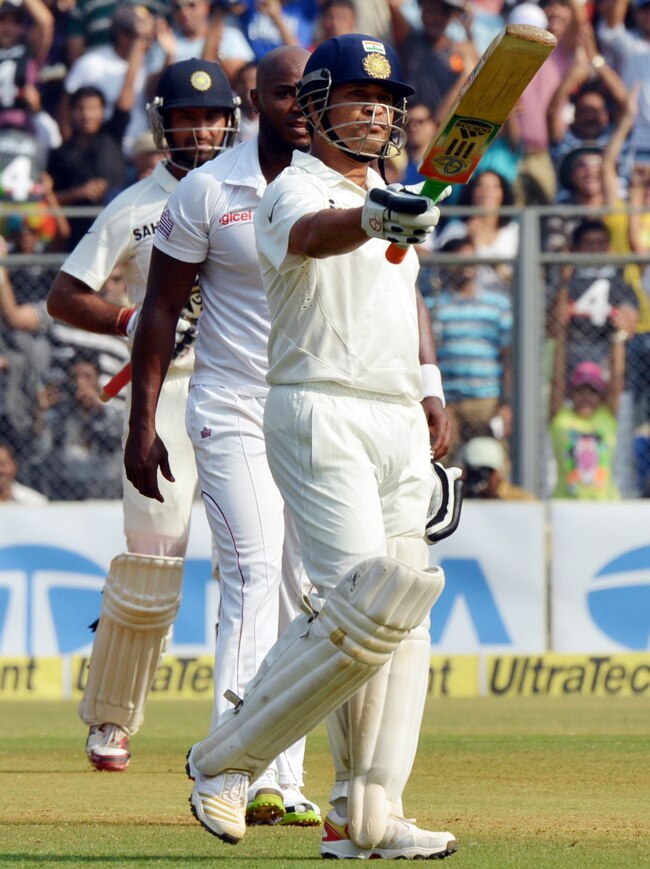 आखों में आंसू लेकर और देकर क्रिकेट से विदा हुए सचिन