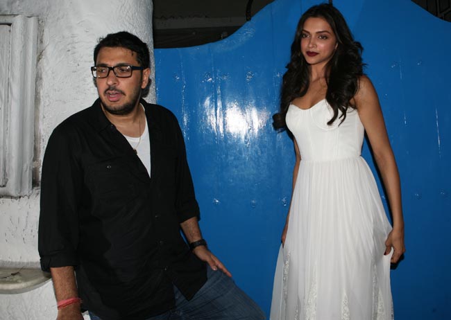 डायरेक्टर होमी ने पार्टी में दीपिका को किया किस