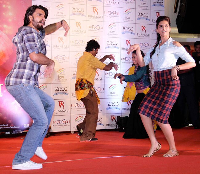 राम-लीला के प्रमोशन में रणवीर-दीपिका के रंग | बिना मेकअप हसीनाएं