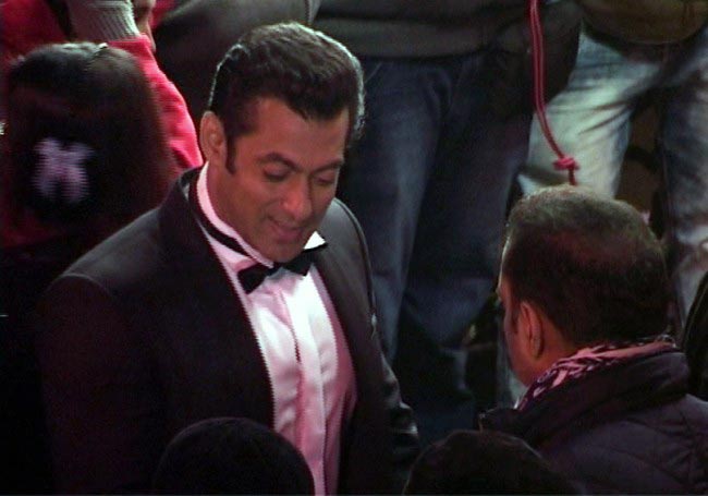 देखें किसके साथ रोमांटिक हो रहे हैं सलमान खान!