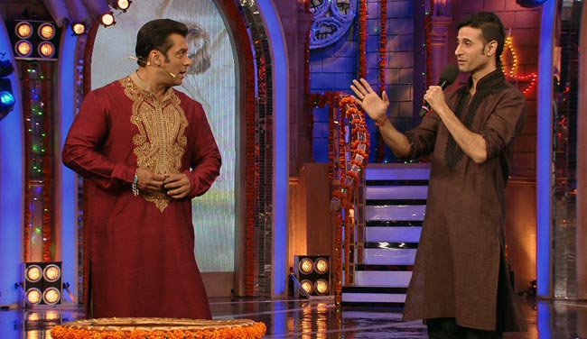 Bigg Boss: घरवालों ने सलमान खान के साथ मनाई दिवाली