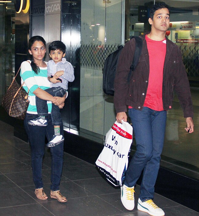 बड़ी हो रही है ऐश्वर्या की बेटी आराध्या, देखिए तस्वीरें...