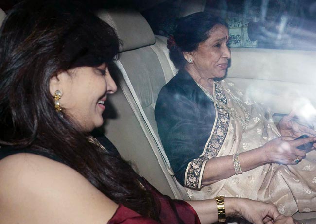 सितारों से रोशन हुई सचिन तेंदुलकर की पार्टी