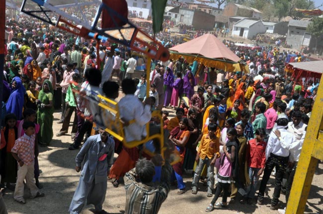 भगोरिया पर्व पर आदिवासी संस्‍कृति की झलकियां