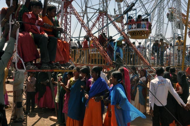 भगोरिया पर्व पर आदिवासी संस्‍कृति की झलकियां