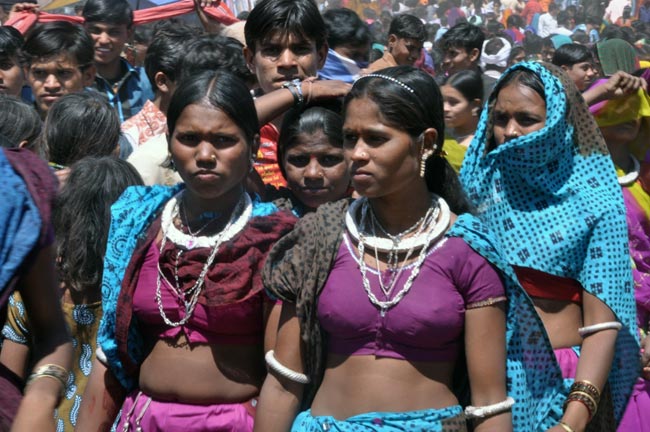 भगोरिया पर्व पर आदिवासी संस्‍कृति की झलकियां