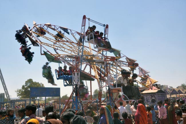 भगोरिया पर्व पर आदिवासी संस्‍कृति की झलकियां