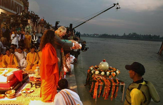 प्रिंस चार्ल्स ने ऋषिकेश में की गंगा आरती