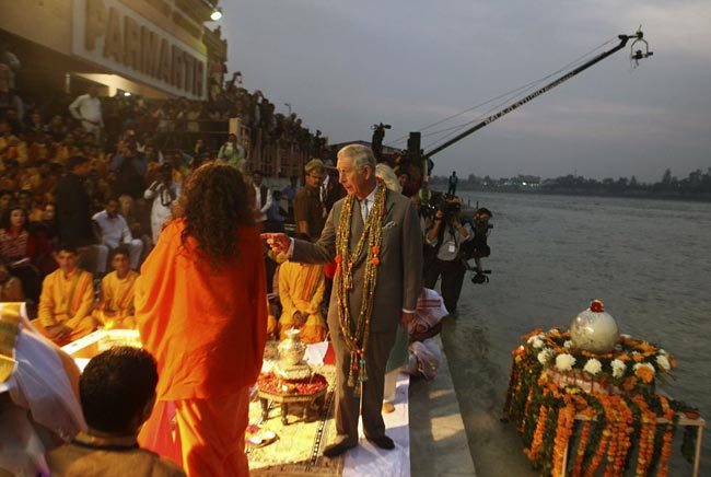 प्रिंस चार्ल्स ने ऋषिकेश में की गंगा आरती