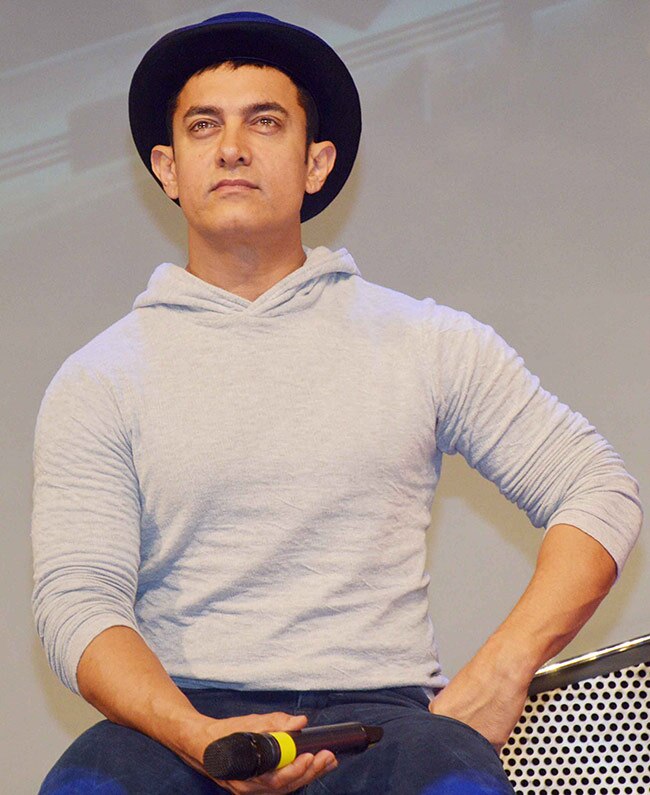 आमिर-कैटरीना ने लॉन्च की 'धूम-3' पर बनी डॉल्स