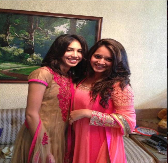 दीपिका ने की क्रिकेटर दिनेश कार्तिक से सगाई