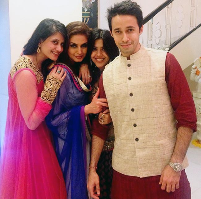 देखिए सेलिब्रिटी ने कैसे मनाया रोशनी का पर्व