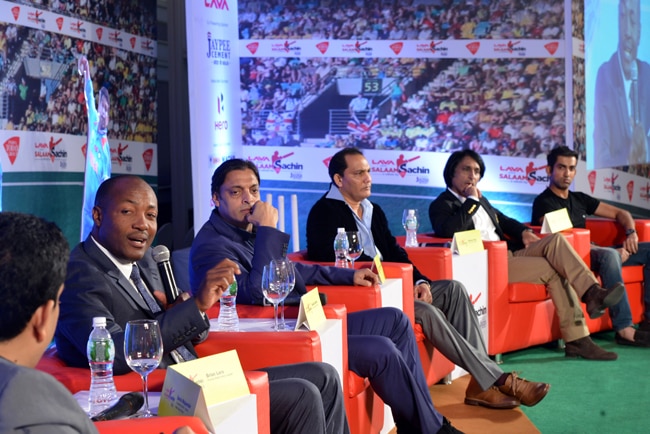 सचिन को सारे दिग्गजों का सलाम | सचिन के शतकों की कहानी