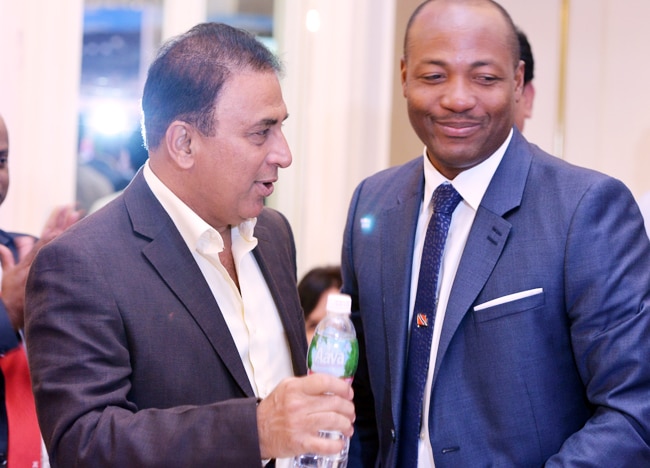 सचिन को सारे दिग्गजों का सलाम | सचिन के शतकों की कहानी