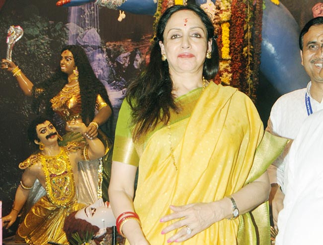 देखिए सेलिब्रिटी ने कैसे मनाया रोशनी का पर्व