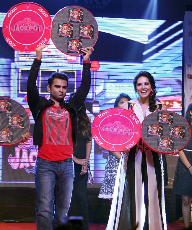 जैकपॉट के म्यूजिक लॉन्च पर छायी रहीं सनी लियोन