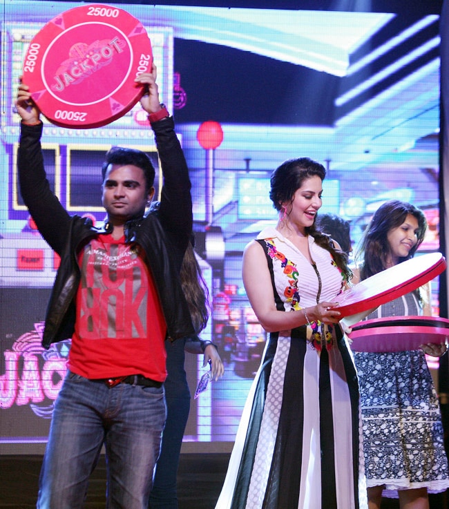 जैकपॉट के म्यूजिक लॉन्च पर छायी रहीं सनी लियोन