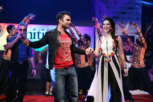 जैकपॉट के म्यूजिक लॉन्च पर छायी रहीं सनी लियोन