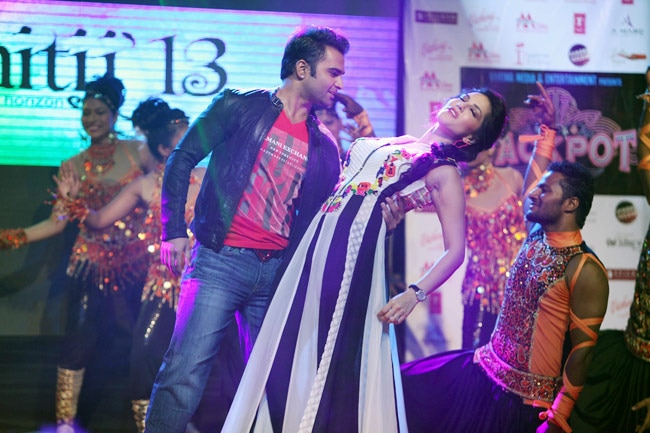 जैकपॉट के म्यूजिक लॉन्च पर छायी रहीं सनी लियोन