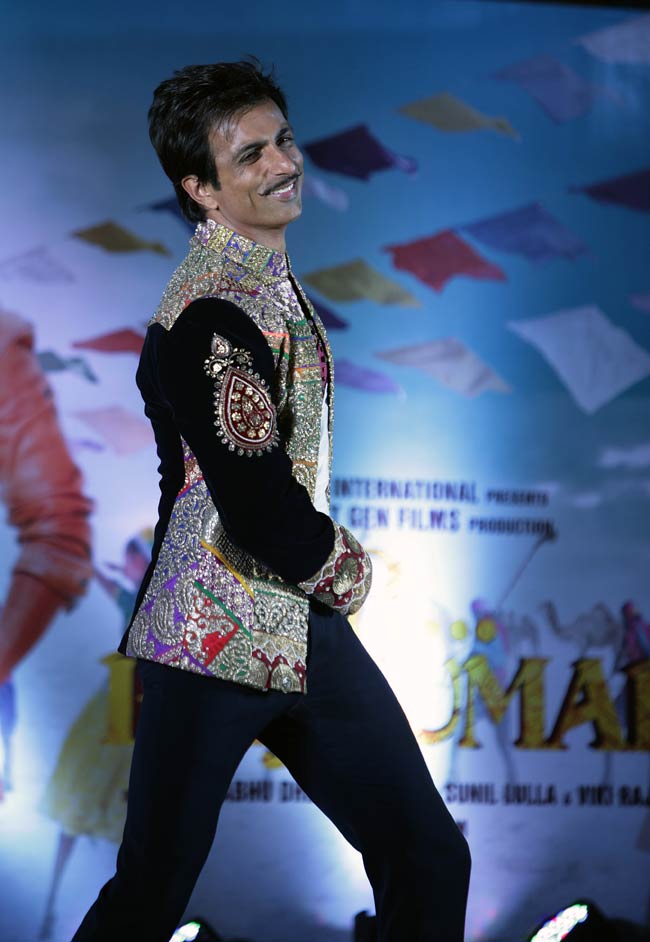 देखिए सोनाक्षी ने कैसे लगाए अपने राजकुमार संग ठुमके