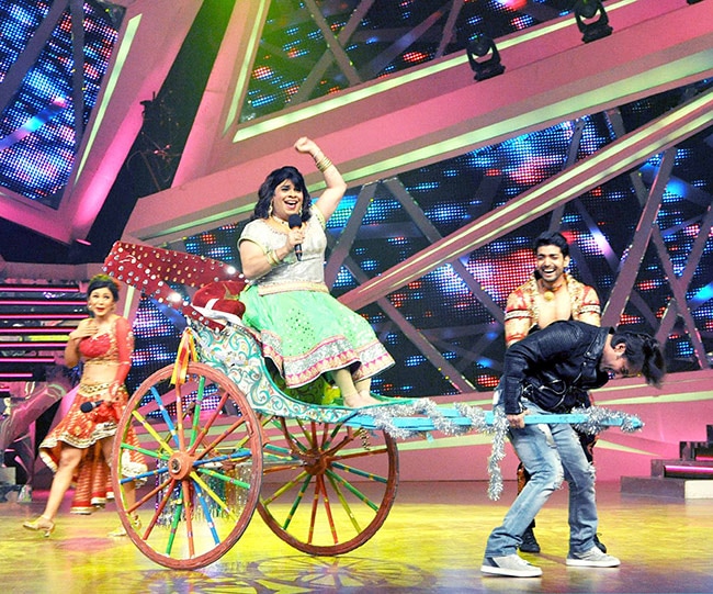 नच बलिए के सेट में करीना-शिल्‍पा के ठुमके