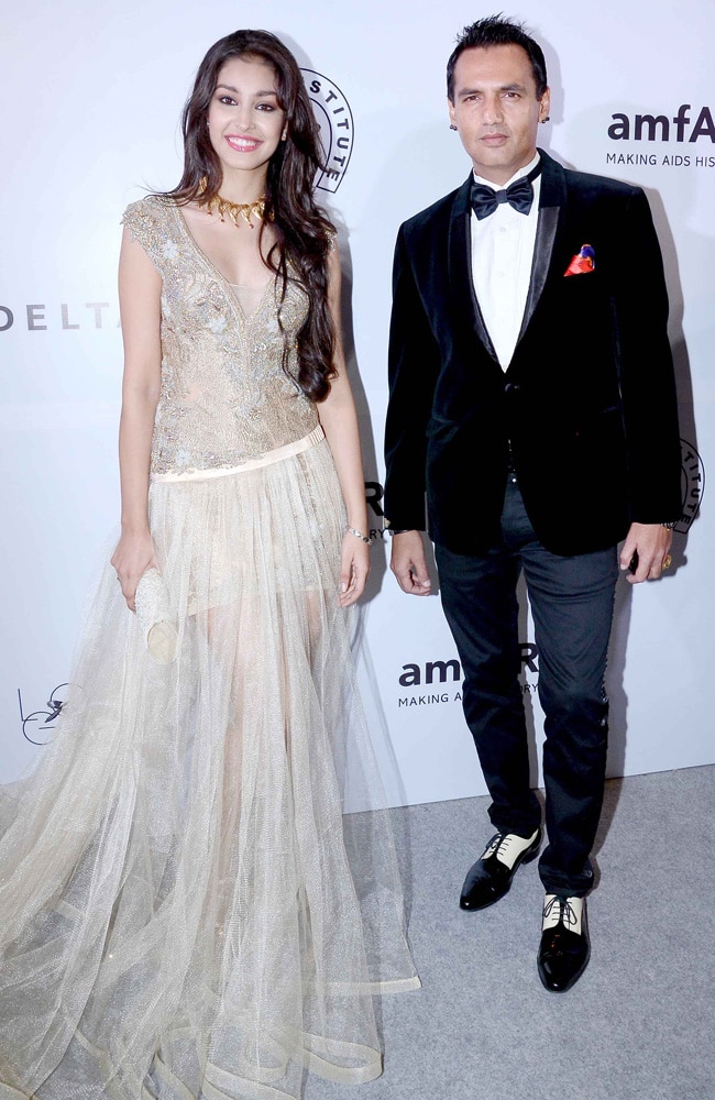 एड्स रिसर्च प्रोग्राम के लिए फंड रेजिंग कार्यक्रम में पहुंचे सितारे