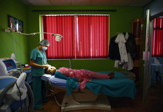 इस परिवार के चेहरे पर हैं सिर से ज्‍यादा बाल