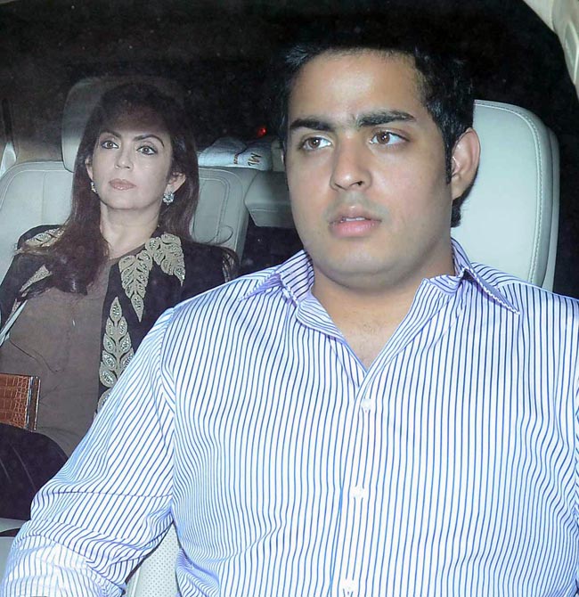 सितारों से रोशन हुई सचिन तेंदुलकर की पार्टी