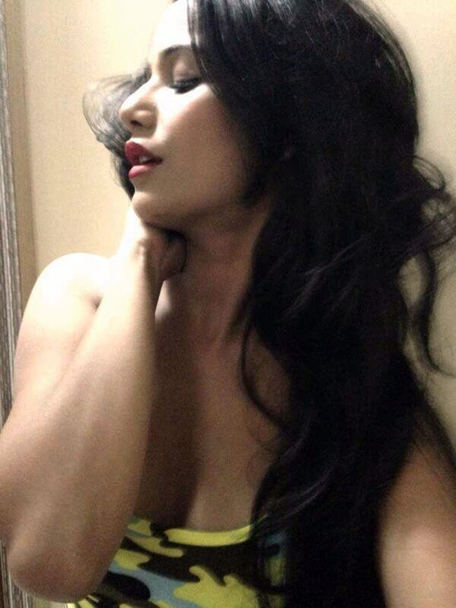 पूनम पांडे का तराना, चेहरा क्‍या देखते हो...