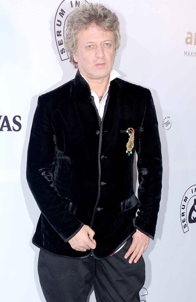 एड्स रिसर्च प्रोग्राम के लिए फंड रेजिंग कार्यक्रम में पहुंचे सितारे