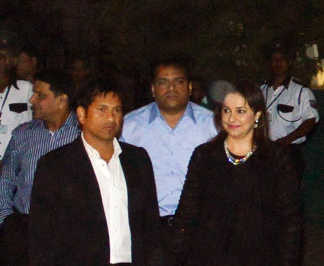 सितारों से रोशन हुई सचिन तेंदुलकर की पार्टी