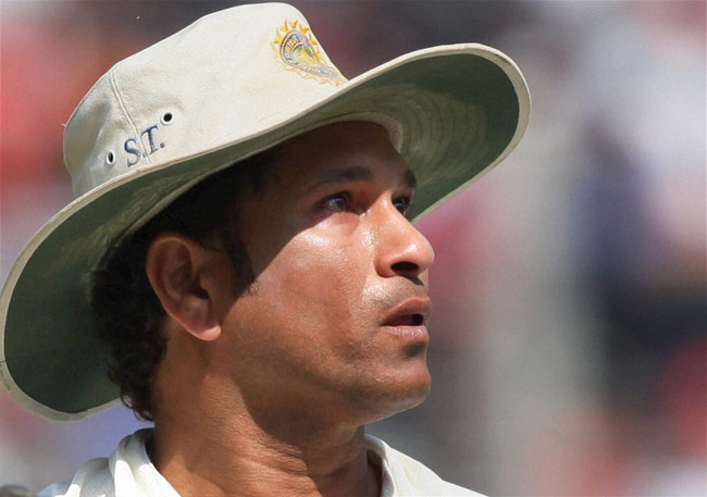 आखों में आंसू लेकर और देकर क्रिकेट से विदा हुए सचिन