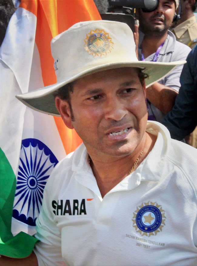 आखों में आंसू लेकर और देकर क्रिकेट से विदा हुए सचिन