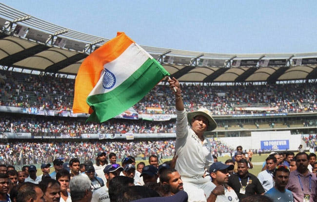 आखों में आंसू लेकर और देकर क्रिकेट से विदा हुए सचिन