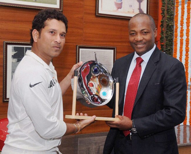 आखों में आंसू लेकर और देकर क्रिकेट से विदा हुए सचिन