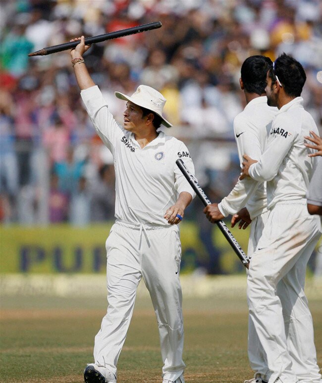आखों में आंसू लेकर और देकर क्रिकेट से विदा हुए सचिन