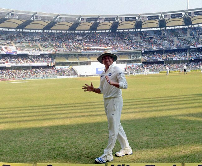 आखों में आंसू लेकर और देकर क्रिकेट से विदा हुए सचिन